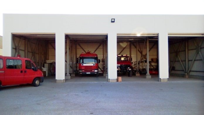 «Στάχτη» από πυρκαγιά αποθήκη με ζωοτροφές