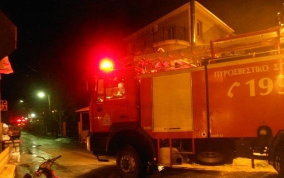 Φωτιά σε διαμέρισμα, ελαφρά εγκαύματα για 54χρονο