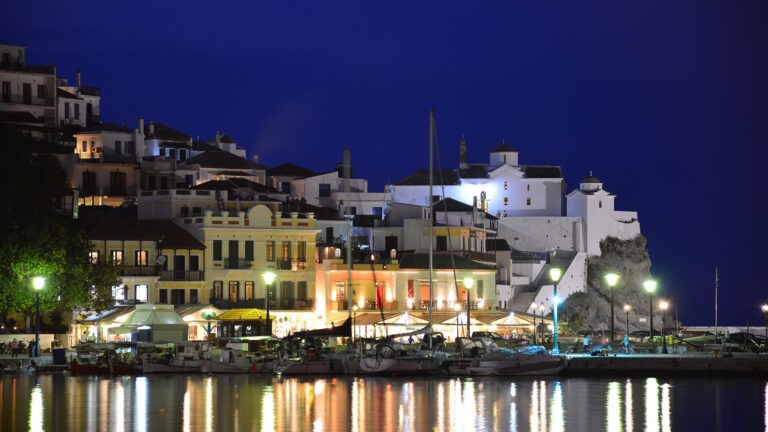 Παρέχει νέες ψηφιακές εφαρμογές