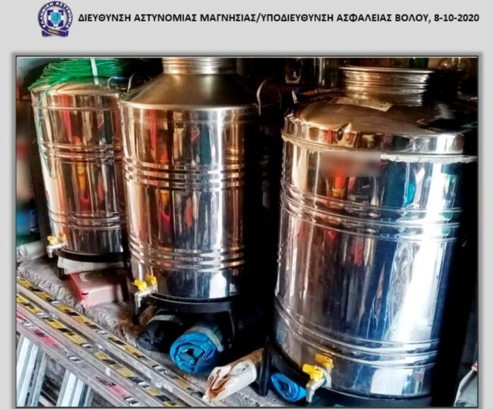 Συνέλαβαν 71χρονο που παρήγαγε παράνομα τσίπουρο