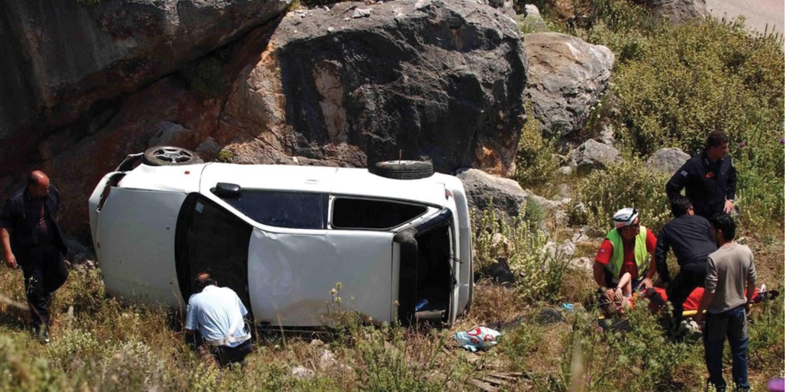 Τρίκερι: 2 νεκροί από πτώση αυτοκινήτου σε γκρεμό 