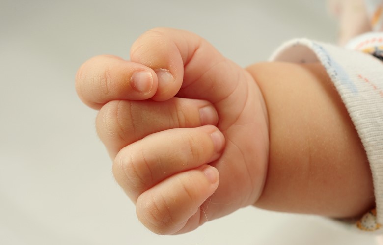 Ακατάσχετο και αφορολόγητο το επίδομα γέννας