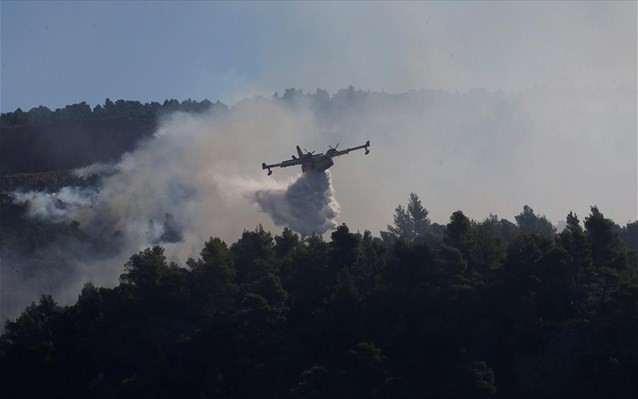 Μάχη με τις φλόγες και τις αναζωπυρώσεις 