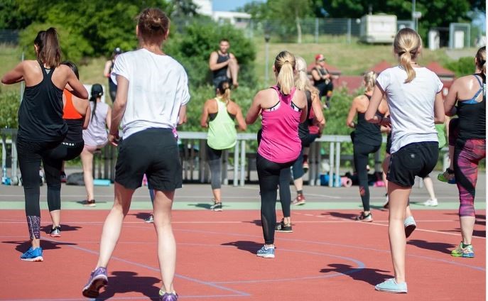 Συνεργασία με αθλητικά σωματεία, ομάδες και φορείς