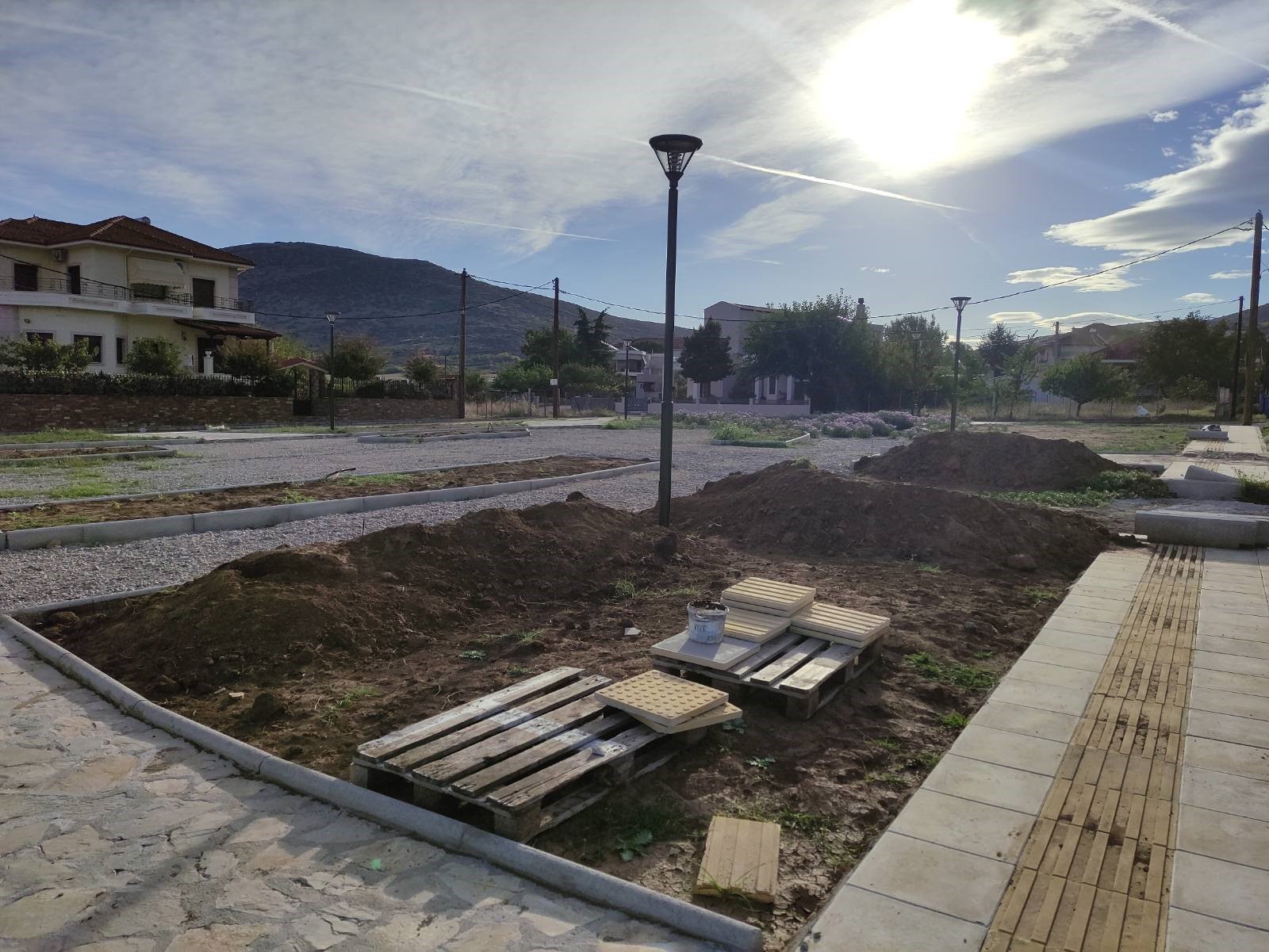 Ολοκληρώνεται η διαμόρφωση νέας πλατείας
