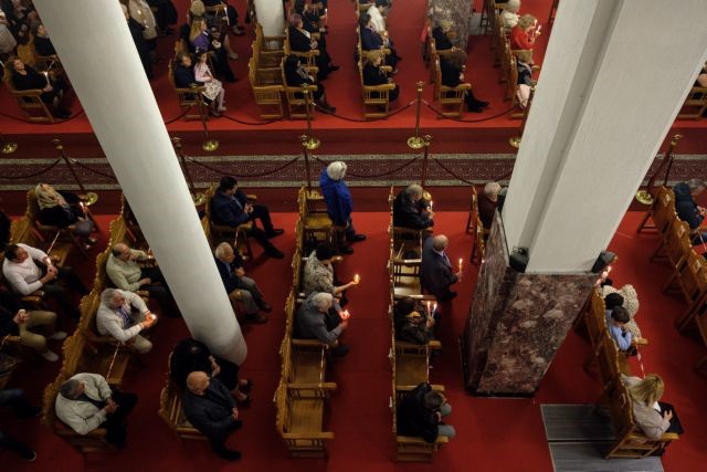 Χαλαρώνουν τα περιοριστικά μέτρα στις εκκλησίες