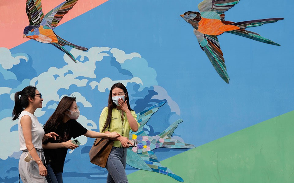 Ορατό το τέλος της πανδημίας COVID-19