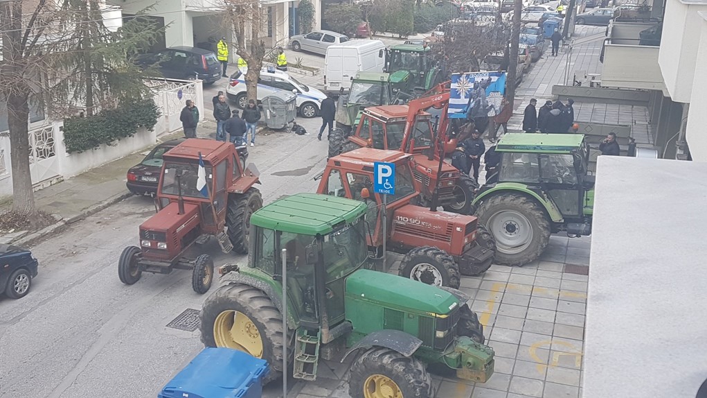 Με τρακτέρ οι αγρότες της περιοχής