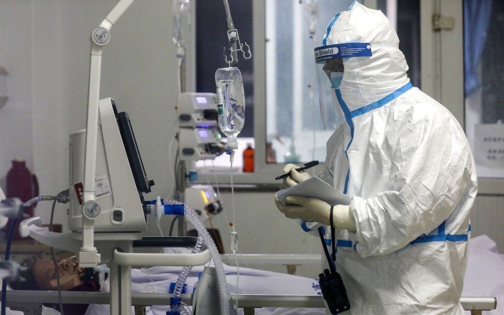 312 κρούσματα, τρεις θάνατοι και 67 διασωληνωμένοι