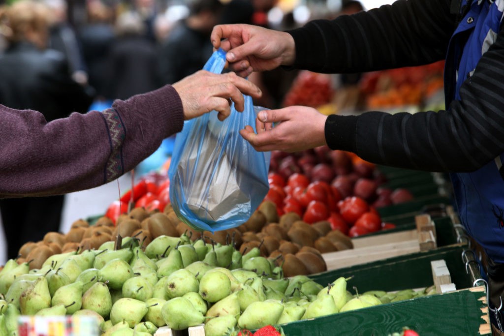 Οικονομική ενίσχυση στους παραγωγούς λαικών αγορών 