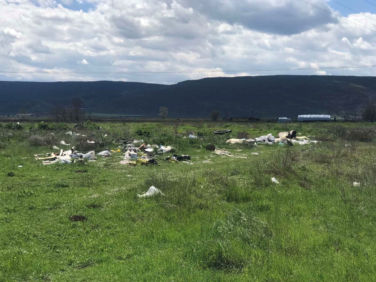 Ασυνείδητοι μολύνουν με σκουπίδια περιοχές στα Φάρσαλα