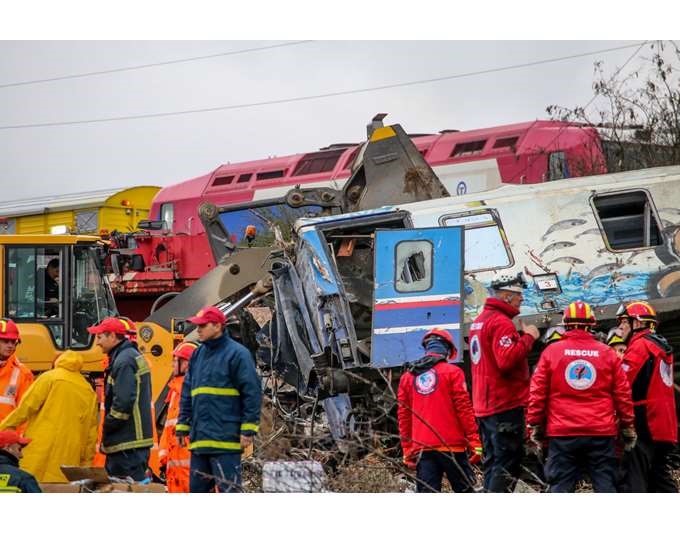 "Να μην διστάσουμε στο να γίνουν απολύσεις"