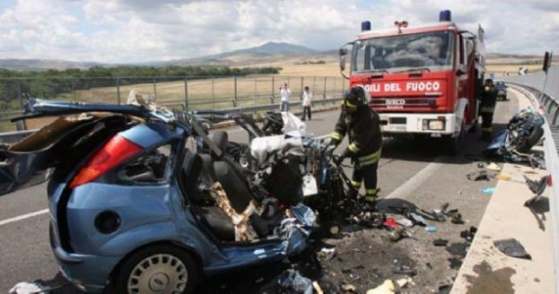 4 νεκροί και 33 τραυματίες από τροχαία στην Θεσσαλία 