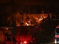 H φωτιά κατέστρεψε το ένα τέταρτο του εργοστασίου 