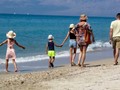 Μόλις 1 στους 2 Έλληνες θα πάει διακοπές