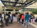 Διαμαρτυρία για τη μη ανανέωση συμβάσεων στις καθαρίστριες