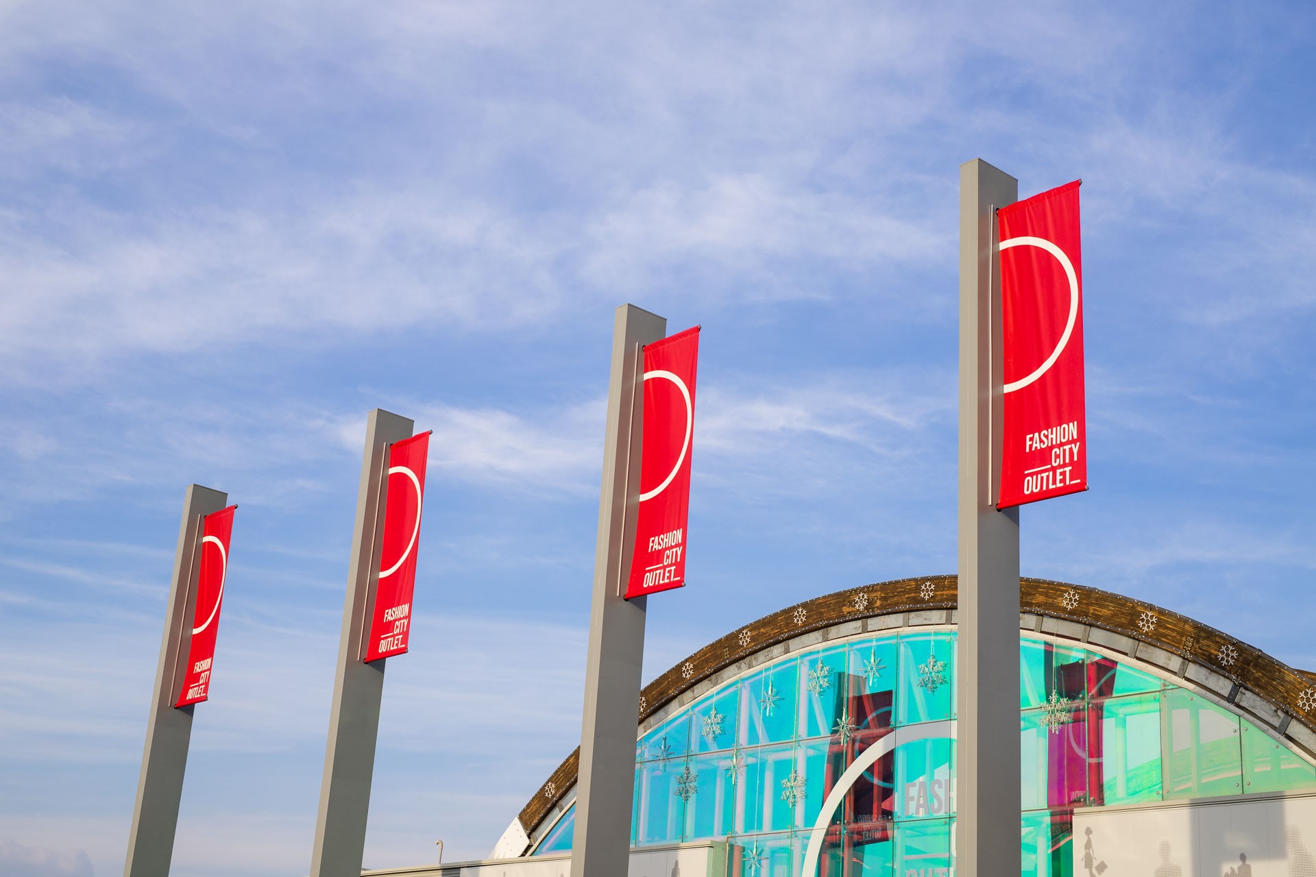 Οι καλοκαιρινές αγορές στο Fashion City Outlet μας υπόσχονται μια αξέχαστη εμπειρία στη μαγευτική Βαρκελώνη!  