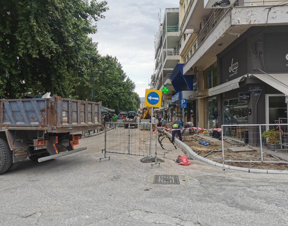 Ανακατασκευές πεζοδρομίων σε όλο το μήκος της 28ης Οκτωβρίου