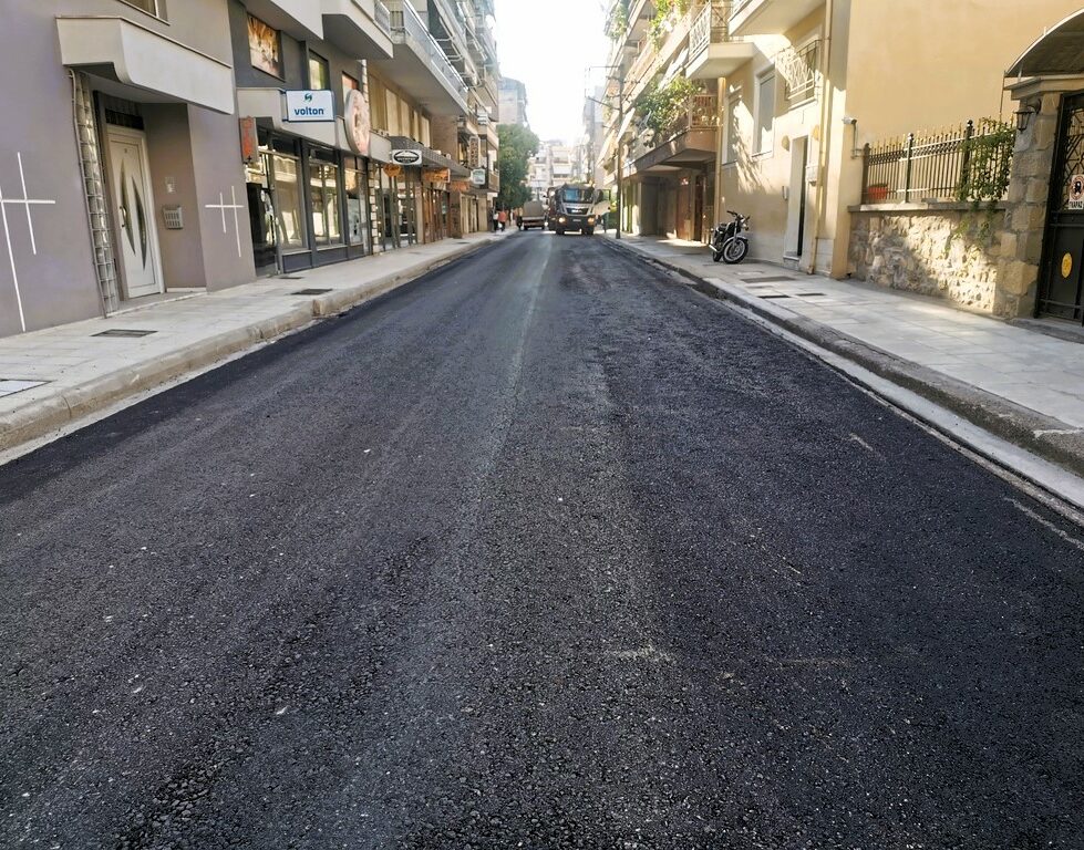 Άσφαλτος και στην οδό Μαυροκορδάτου από τον Δήμο Τρικκαίων