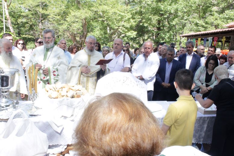 Πανηγύρισε και γιόρτασε το Εκκλησάκι της Αγίας Τριάδος Βαθυρρεύματος