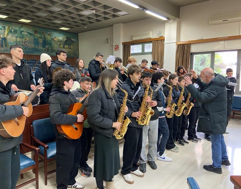 Τα κάλαντα στον Δήμαρχο Τρικκαίων από το Μουσικό Σχολείο Τρικάλων