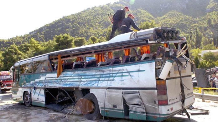 21 χρόνια από το τραγικό δυστύχημα του Μαλιακού με 7 νεκρούς μαθητές από τη Φαρκαδόνα