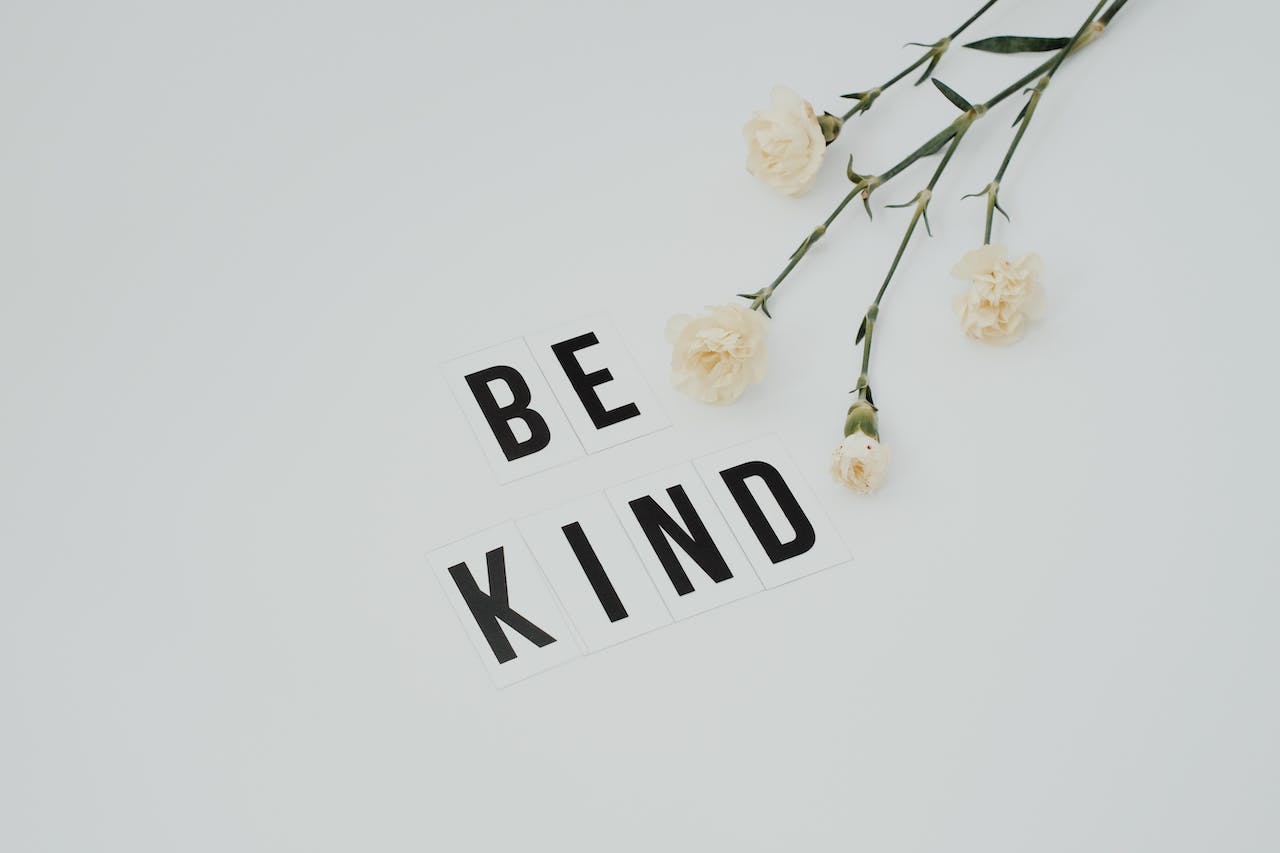 Kill them with kindness: Η ευγένεια ως το ισχυρότερο εργαλείο συμπεριφοράς