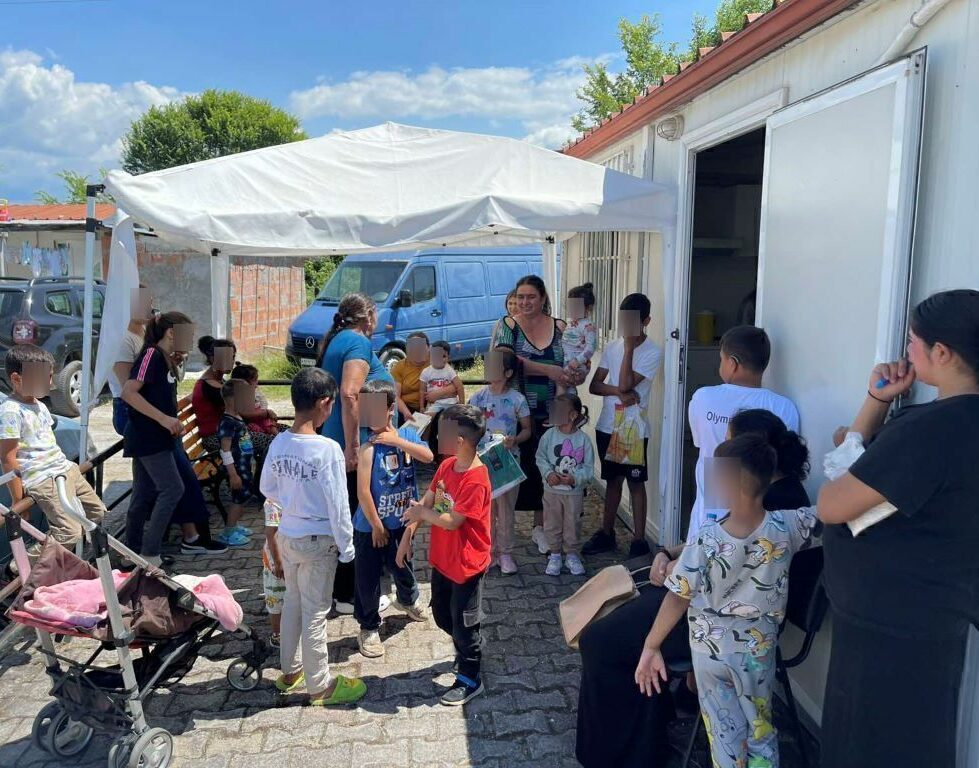 Εμβολιασμός και δράσεις υγείας σε παιδιά Ρομά των Τρικάλων 