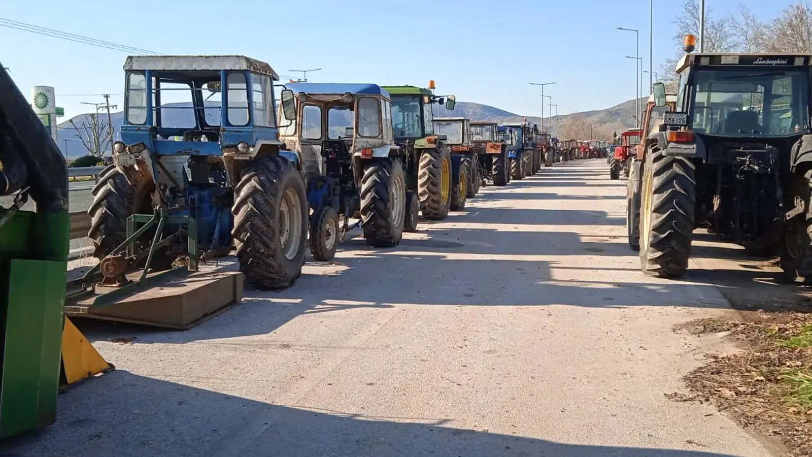 Zάρκο: Οι αγρότες προχωρούν σε αποκλεισμό της εθνικής οδού - Μπλόκο και στη Βασιλική 