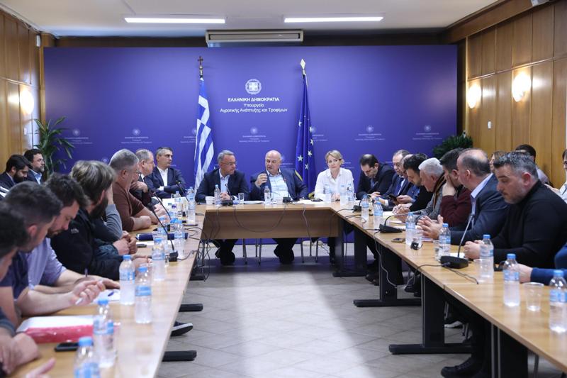 Χωρίς συγκεκριμένες δεσμεύσεις αποχώρησαν οι αγρότες - Oι αποφάσεις στα μπλόκα