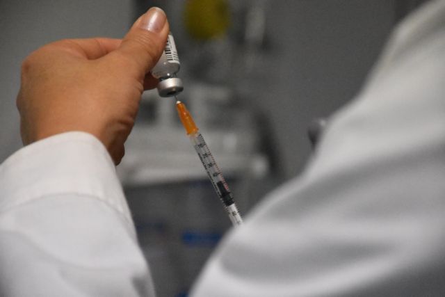 Tρίκαλα: 679 άτομα έκαναν τη δεύτερη δόση του εμβολίου 