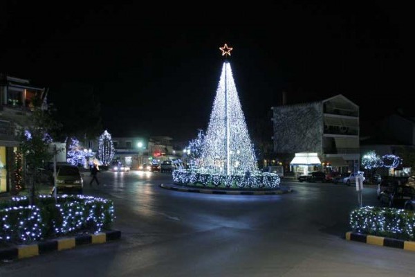 Καλαμπάκα: Ανάβει το Χριστουγεννιάτικο δέντρο το βράδυ της Παρασκευής 