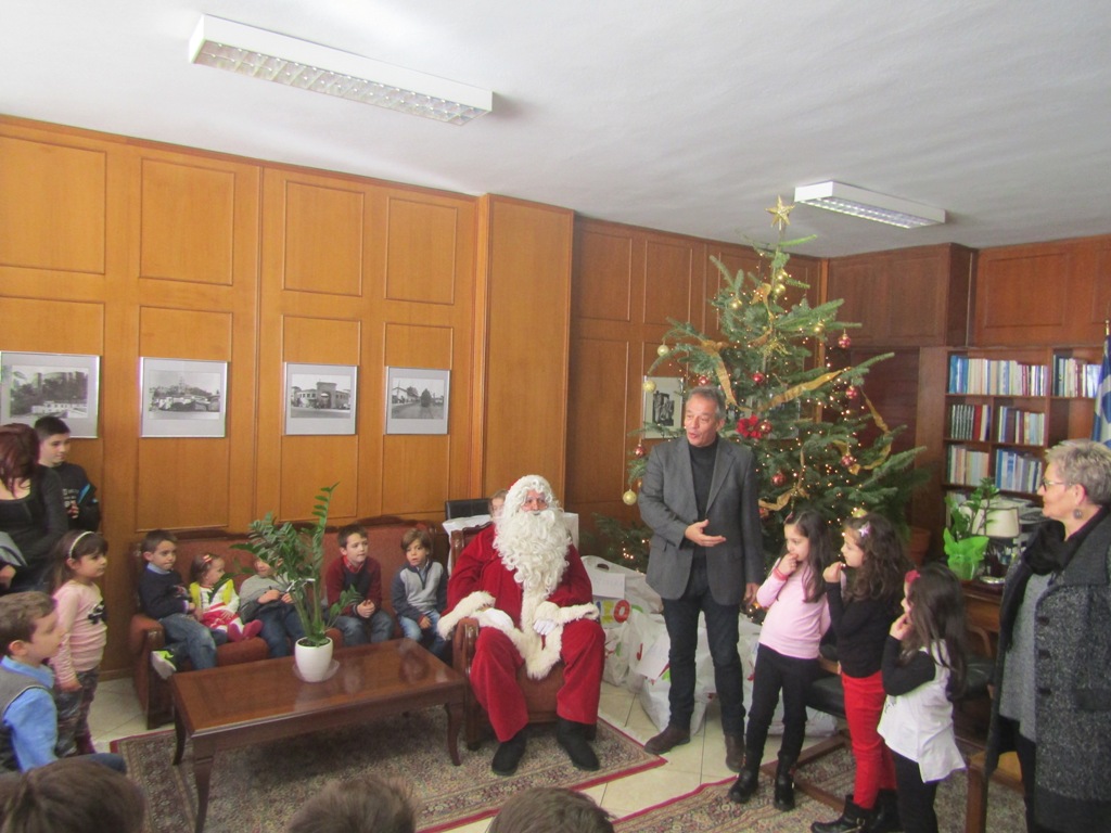 Η χριστουγεννιάτικη γιορτή για τα παιδιά των υπαλλήλων της Π.Ε. Τρικάλων 