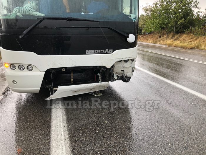 Λεωφορείο του ΚΤΕΛ Τρικάλων συγκρούστηκε με τζιπ στο Δομοκό