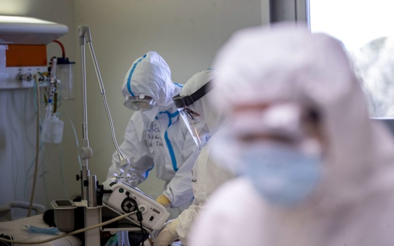 Διατηρεί τη δυναμική του ο ιός, 733 νέα κρούσματα – 5 στα Τρίκαλα 