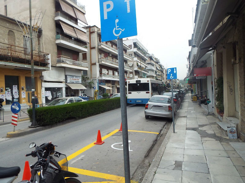 Υπενθύμιση για τις θέσεις στάθμευσης ΑμΕΑ στην πόλη των Τρικάλων 