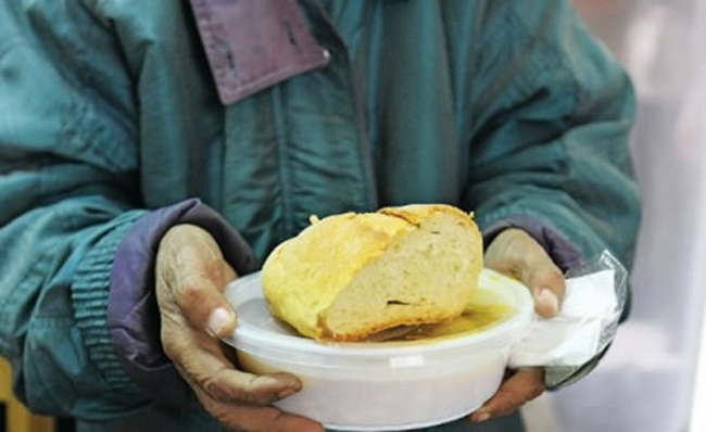 Δωρεάν φαγητό σε άπορους από την Παναγία Επίσκεψη