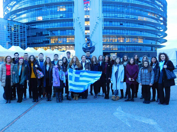 Στα έδρανα του Ευρωκοινοβουλίου… οι μαθήτριες των Εκπαιδευτηρίων «Αθηνά»