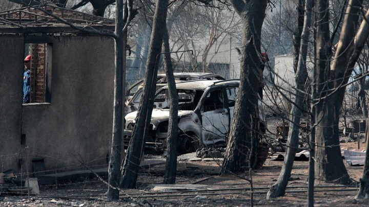 Ο αριθμός των νεκρών από τη φωτιά αναμένεται να ξεπεράσει τους 60
