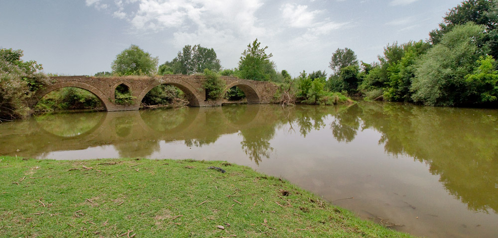 8 χλμ στον Ενιπέα ποταμό καθαρίζει η Περιφέρεια Θεσσαλίας από το Βλοχό μέχρι το Κεραμίδι