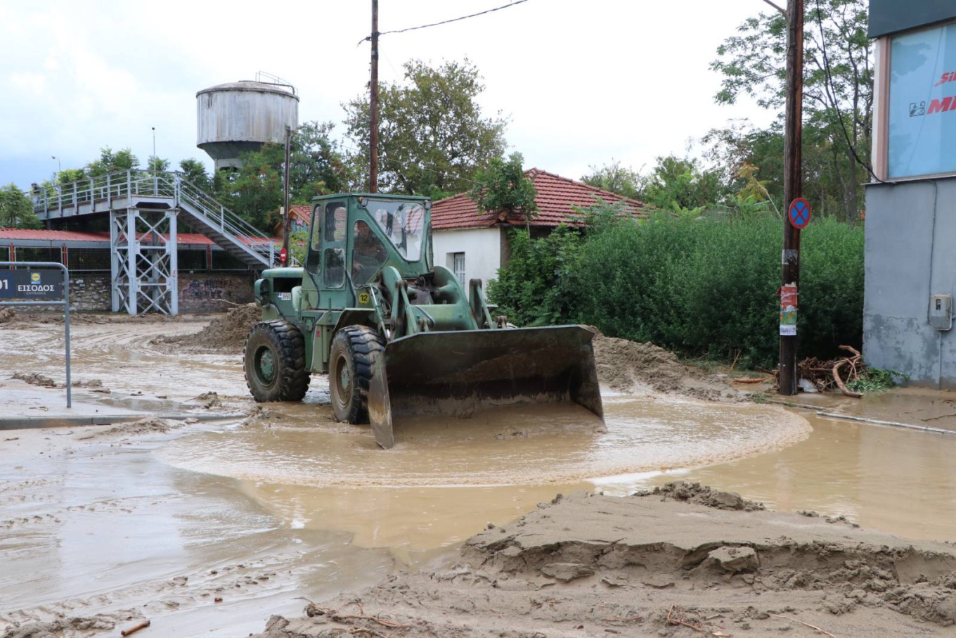 Βγαίνει ο στρατός για τις πλημμύρες σε Τρίκαλα, Καρδίτσα και Βόλο