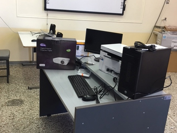Ηλεκτρονικός εξοπλισμός σε 17 δημοτικά σχολεία των Τρικάλων
