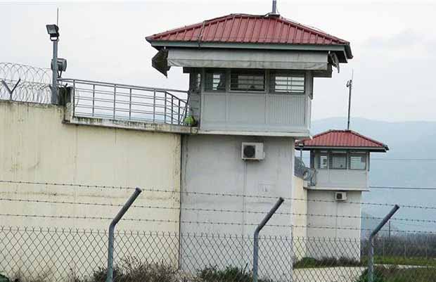 Συμπλοκή κρατουμένων με τρεις τραυματίες στις φυλακές Τρικάλων