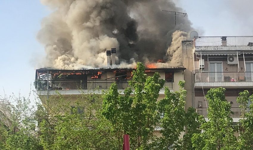 Πυρκαγιά σε διαμέρισμα στην πλατεία Λαναρά