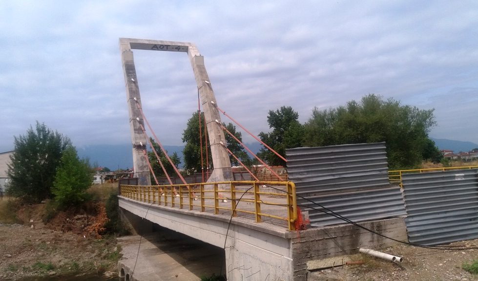 Λύση για το τελματωμένο έργο της γέφυρας Σατωβριάνδου (Καλατράβα)
