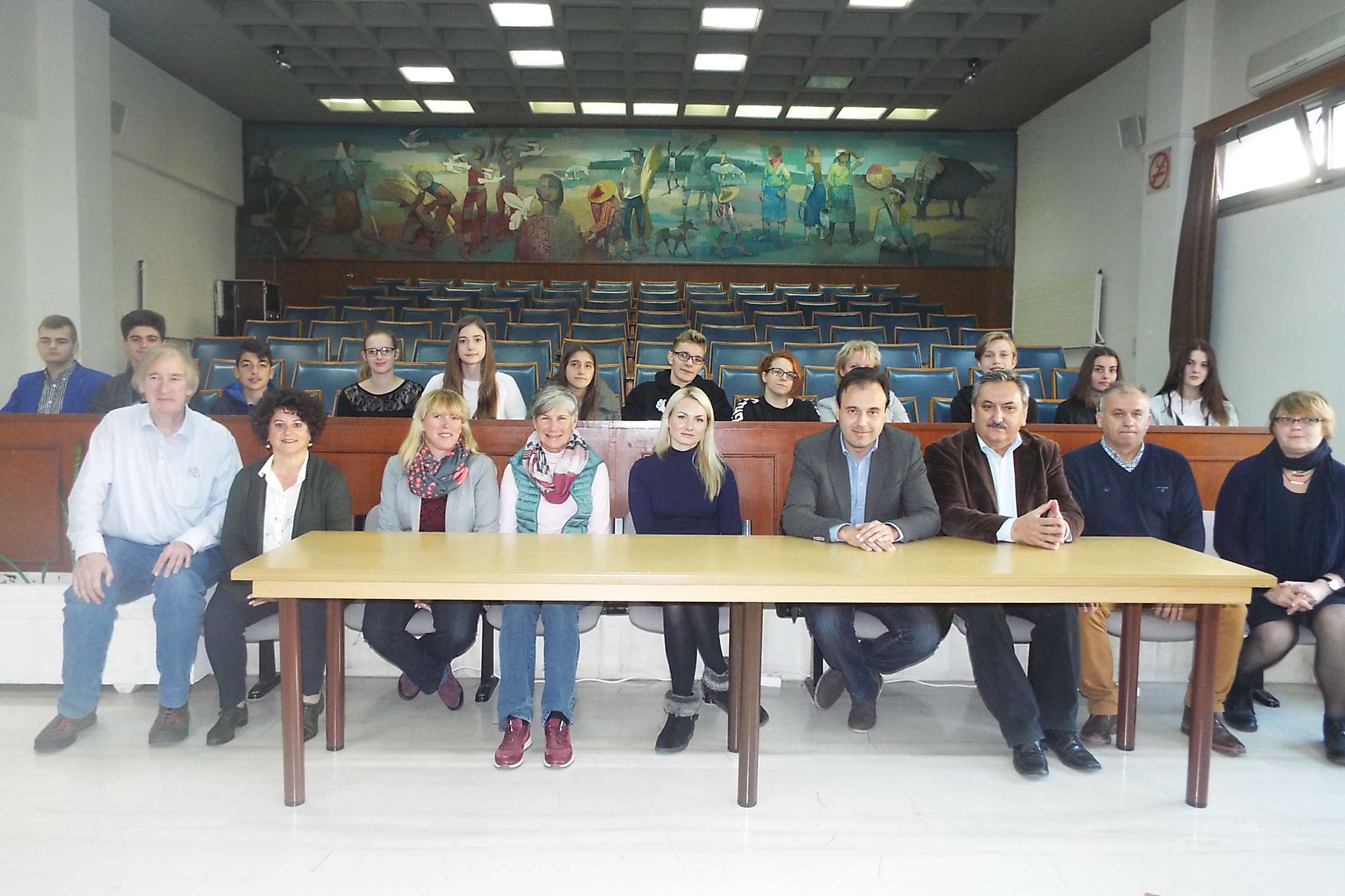 Στο δημαρχείο για το πρόγραμμα Erasmus+ εκπαιδευτικοί του Γυμνασίου Μ. Καλυβίων