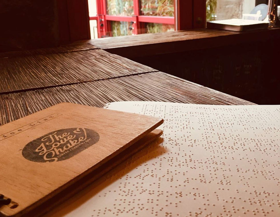 Άνοιξε στα Τρίκαλα η πρώτη καφετέρια με κατάλογο σε γραφή Braille