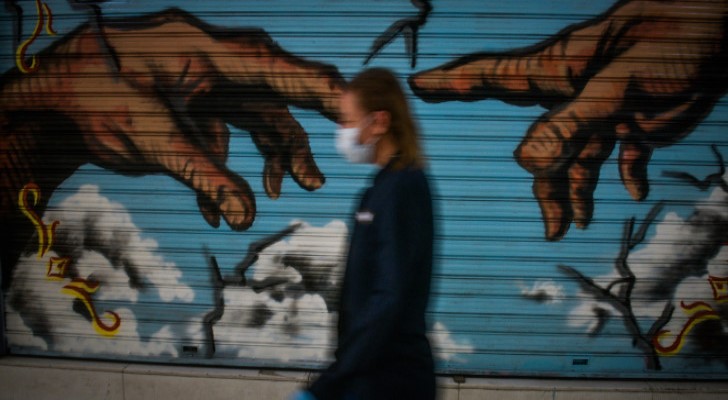 800 νέα κρούσματα κορωνοϊού - 32 ακόμη θάνατοι στην Ελλάδα 