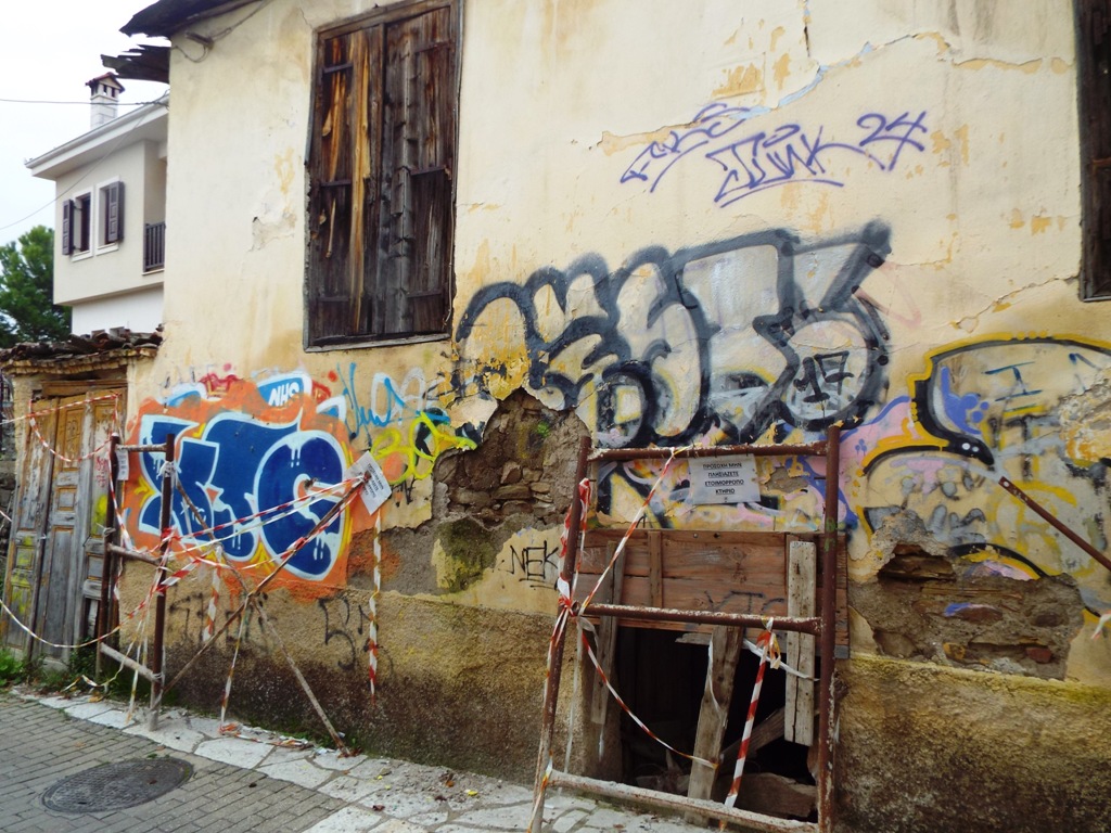 42 ετοιμόρροπα κτήρια στα Τρίκαλα - Εν αναμονή χρηματοδότησης για τα διατηρητέα  