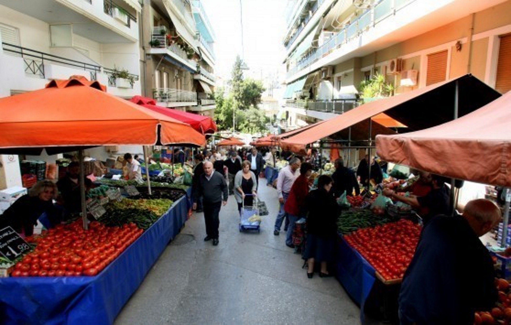 Τρίκαλα: Σε νέους δρόμους η Λαική αγορά της Δευτέρας 